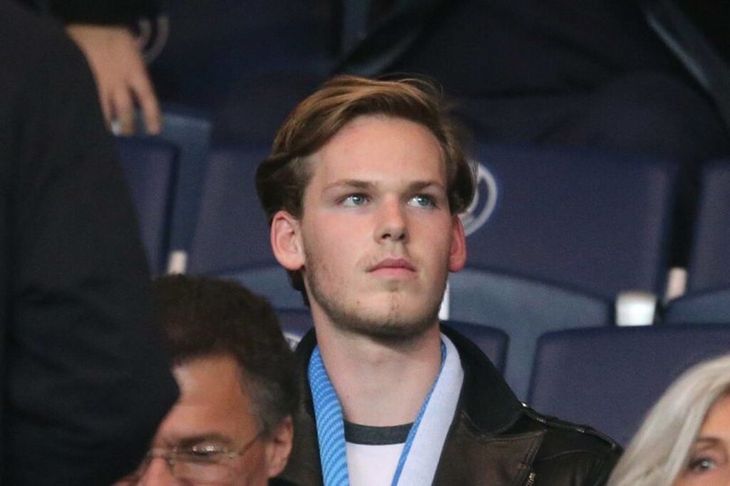 Αδιανόητο! Ένας 22χρονος αγόρασε ποδοσφαιρική ομάδα στην Αγγλία (photos)