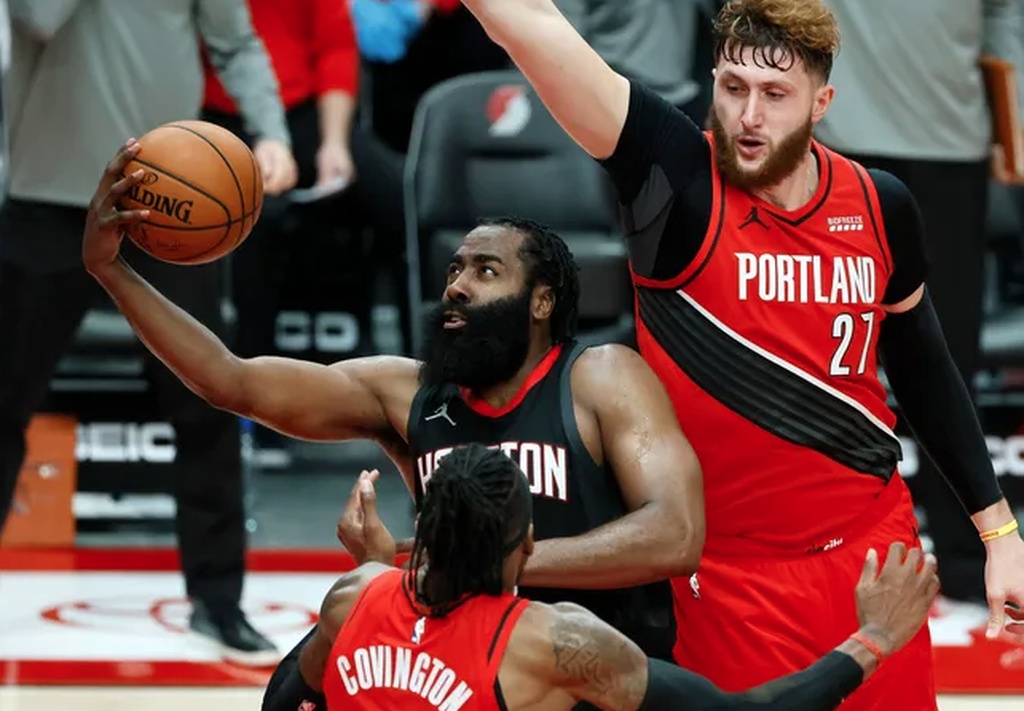 NBA: Το σόου του Χάρντεν (video+photos)