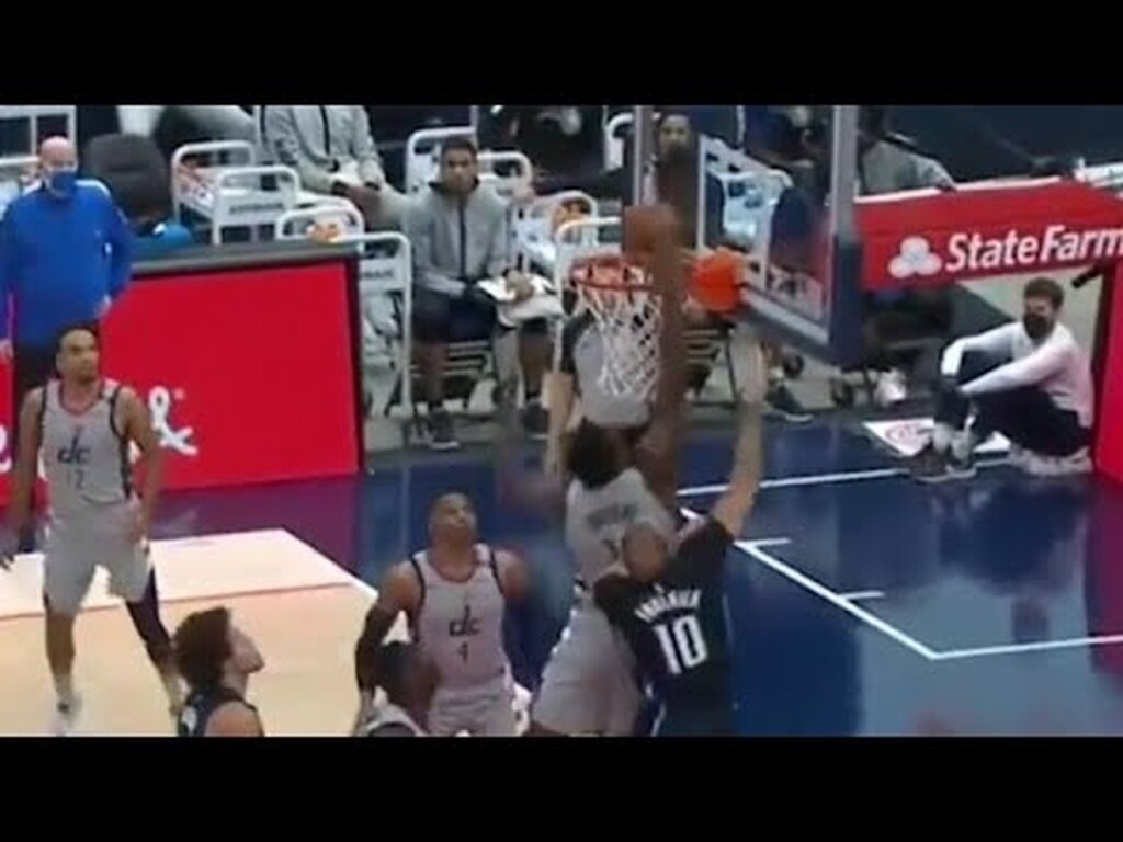 NBA: Απλά δεν υπάρχει - Παίκτης κάρφωσε στο καλάθι της ομάδας του (photos+video)