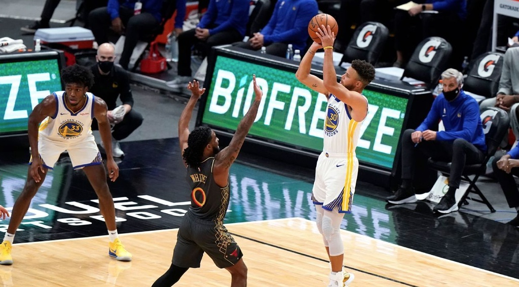 NBA: Γράφει ιστορία ο Στεφ Κάρι (photos+video)