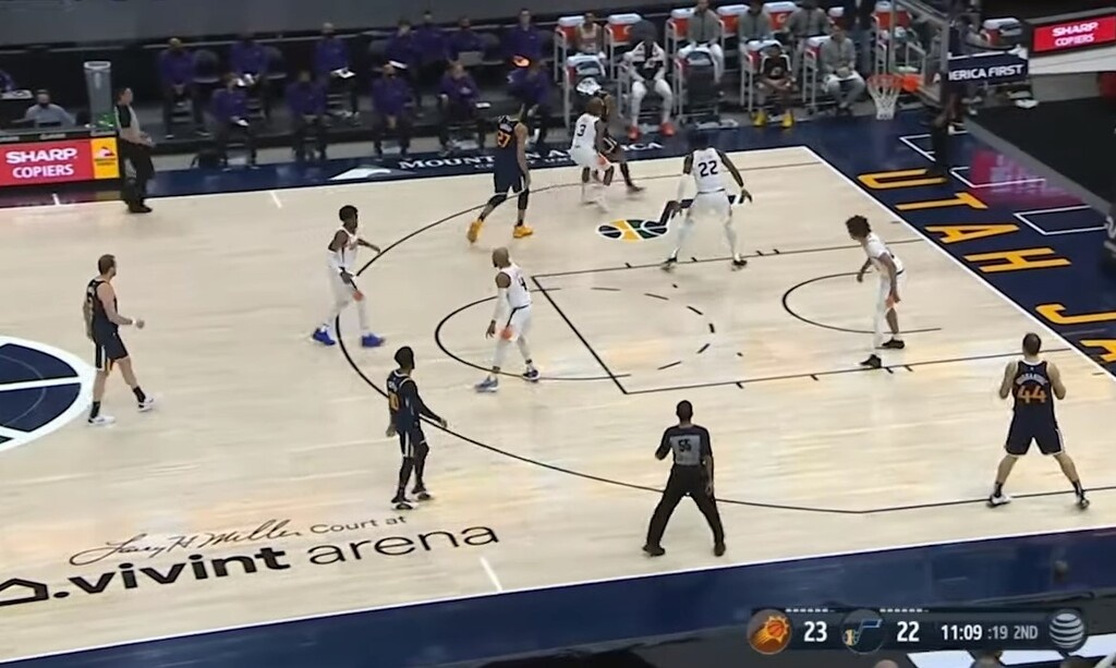 Απίστευτα πράγματα στο NBA: Παίκτης τρελάθηκε και έσπρωξε διαιτητή (video+photos)