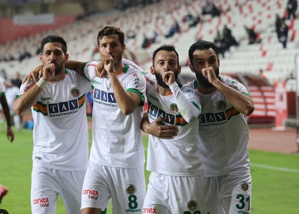 Τουρκία: Θρίαμβος και κορυφή για τα ελληνόπουλα! (photos)