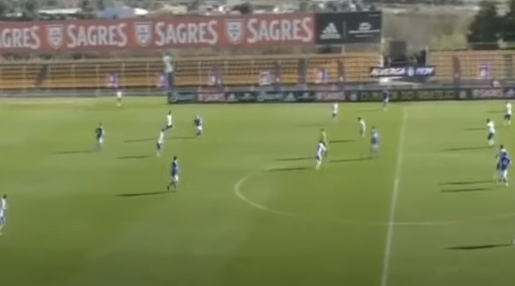 Σοκαριστική στιγμή: Ανακοπή καρδιάς εν ώρα αγώνα για 24χρονο παίκτη (video+photos)