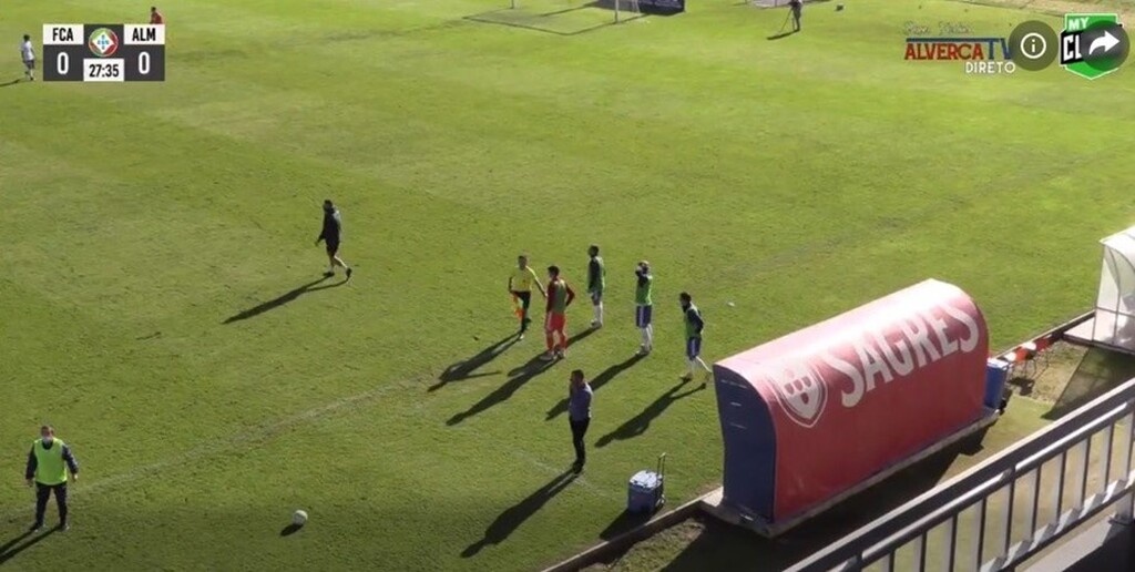 Σοκαριστική στιγμή: Ανακοπή καρδιάς εν ώρα αγώνα για 24χρονο παίκτη (video+photos)