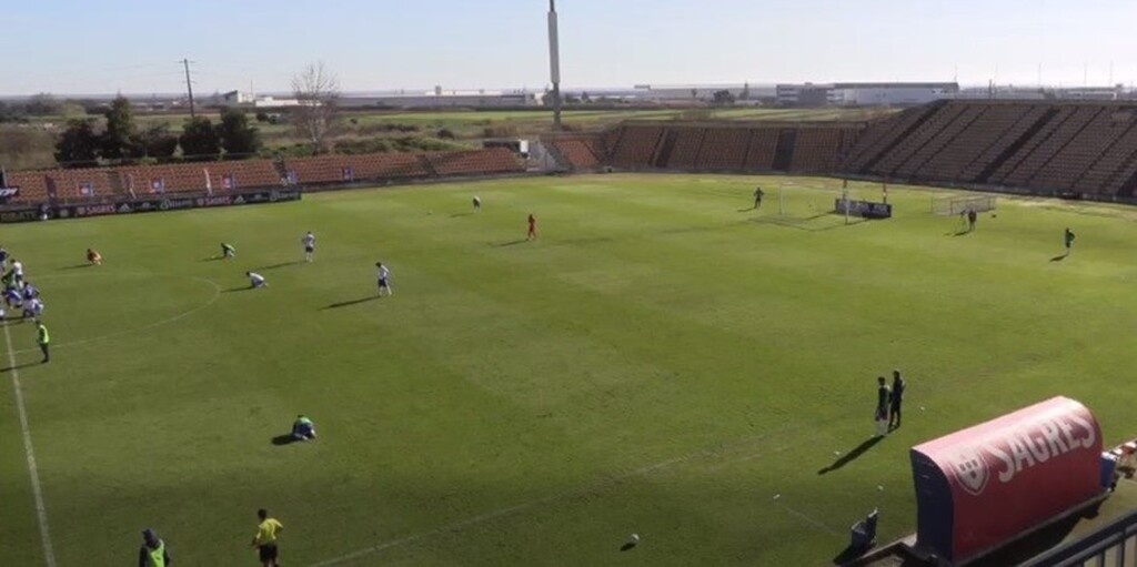 Σοκαριστική στιγμή: Ανακοπή καρδιάς εν ώρα αγώνα για 24χρονο παίκτη (video+photos)