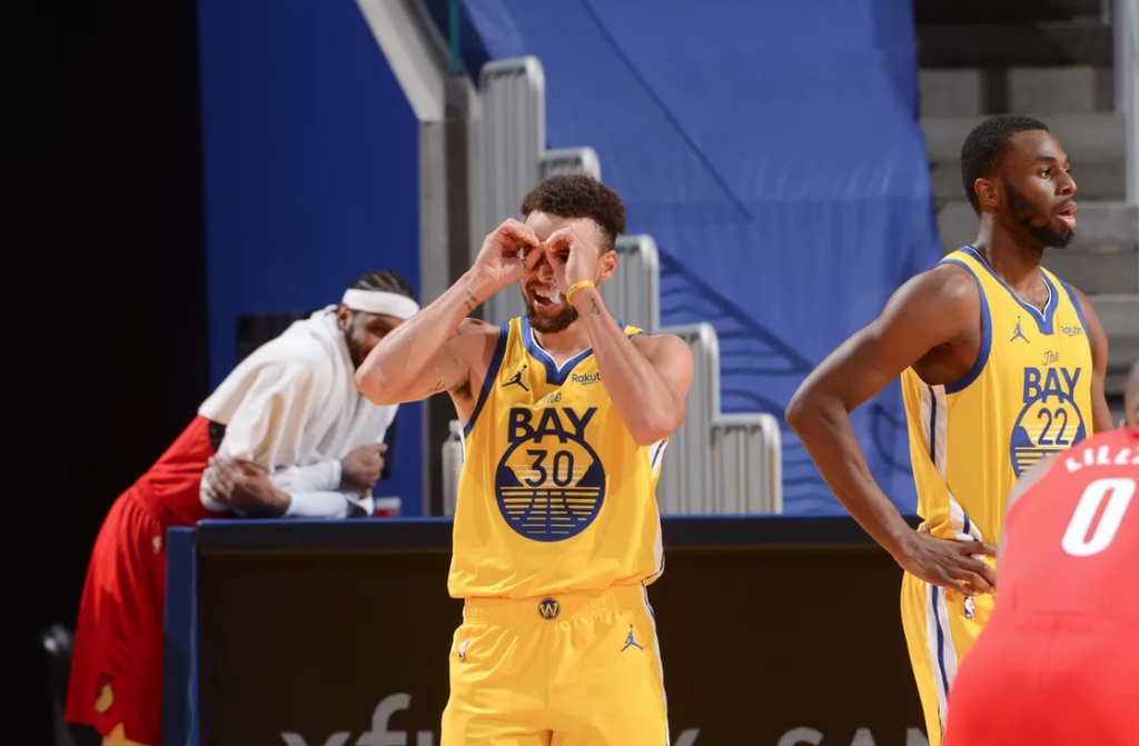 NBA: Μυθικός Κάρι - Σταμάτησε στους 62 και διέλυσε τους Μπλέιζερς (photos+video)