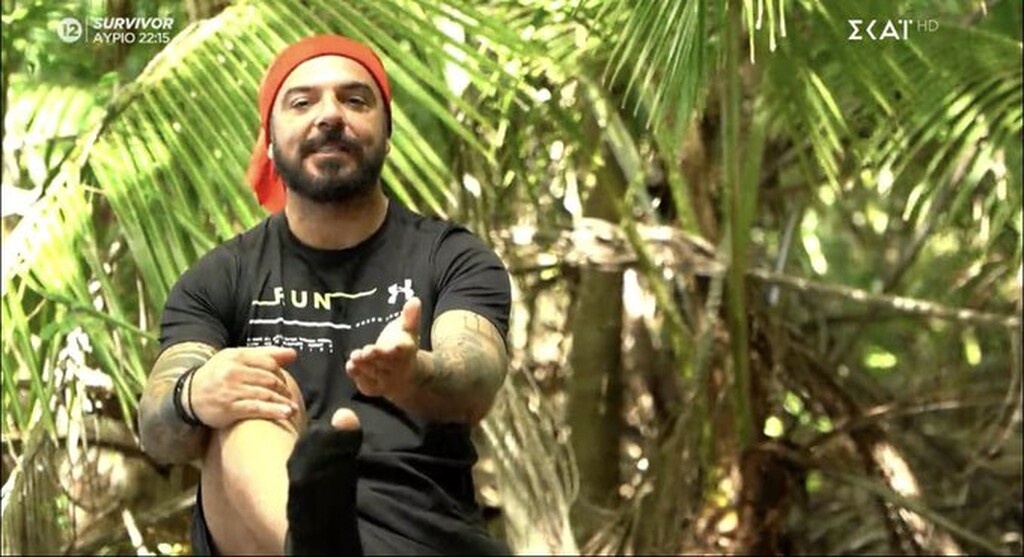 Survivor: Απίστευτη αποθέωση στο Twitter για τις τρύπιες κάλτσες του Τριαντάφυλλου (photos+video)