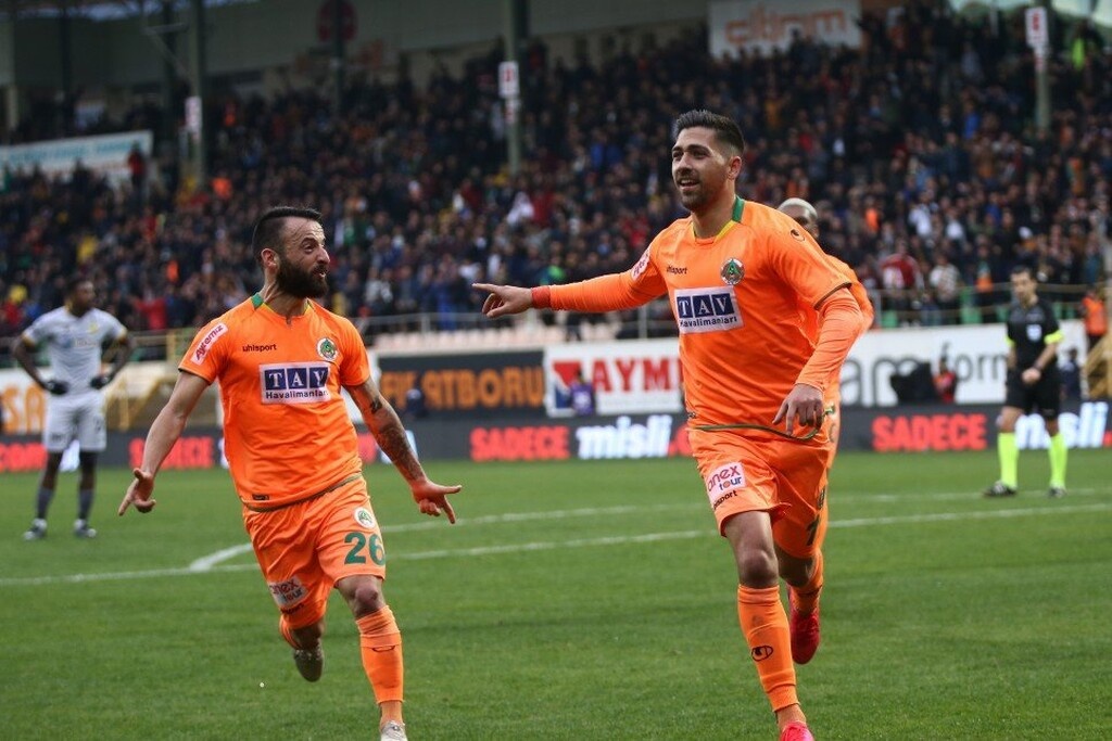 Αλάνιασπορ: Σκάει… βόμβα με Μπακασέτα - Η πρόταση και οι απαιτήσεις (photos)