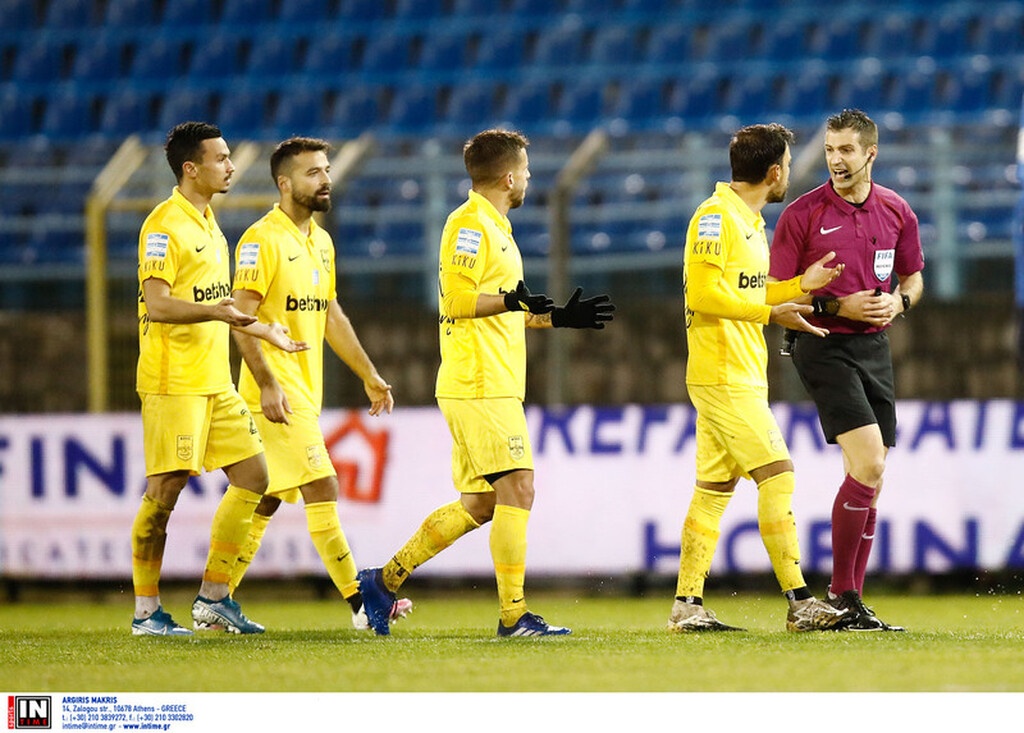 Λαμία-Άρης: Τρομερή επίθεση του Κούγια για το πέναλτι των γηπεδούχων!