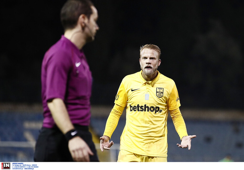 Λαμία-Άρης: Εκτός ελέγχου ο Σούντγκρεν, έσπρωξε ballboy κι αποβλήθηκε! (video+photos)