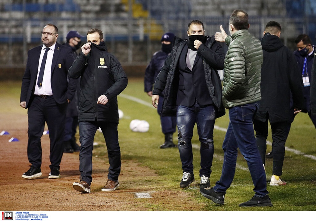 Λαμία-Άρης: Εκτός ελέγχου ο Σούντγκρεν, έσπρωξε ballboy κι αποβλήθηκε! (video+photos)