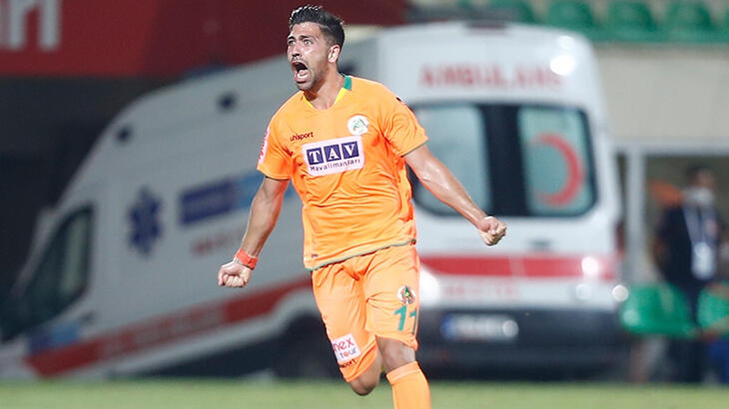 Αλάνιασπορ: Σκάει… βόμβα με Μπακασέτα - Η πρόταση και οι απαιτήσεις (photos)