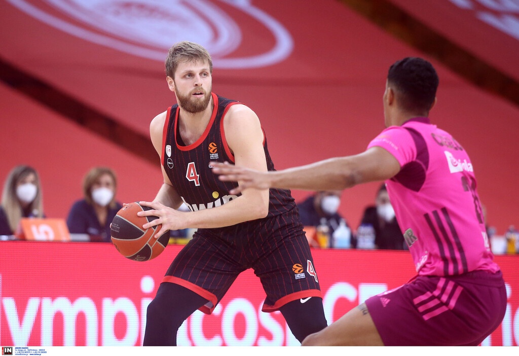 Ολυμπιακός: Οι ευχές στον Χαραλαμπόπουλο (photos)