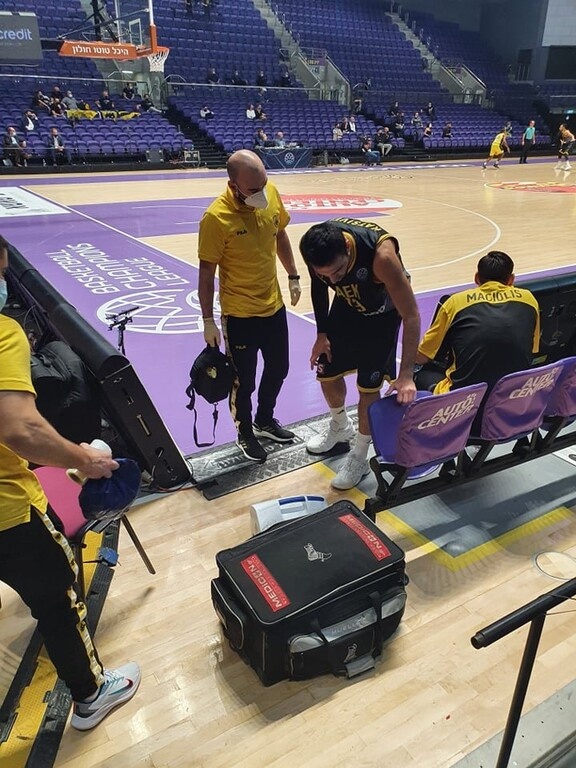 ΑΕΚ: Θλάση στο γόνατο ο Κατσίβελης