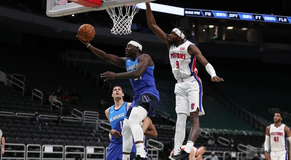 NBA: Άνετο βράδυ για Μπακς - Καλή εμφάνιση από Γιάννη-Θανάση (video)