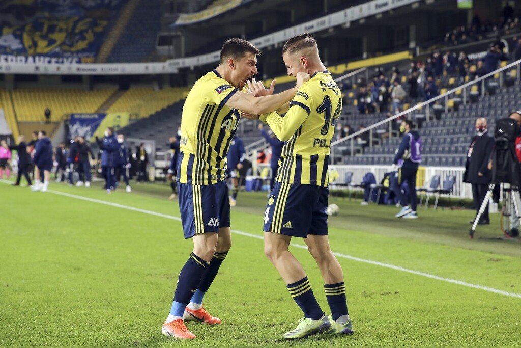 Φενέρμπαχτσε-Αλάνιασπορ 2-1: Ο ασταμάτητος Πέλκας χτύπησε ξανά και πήρε τον ελληνικό «εμφύλιο»