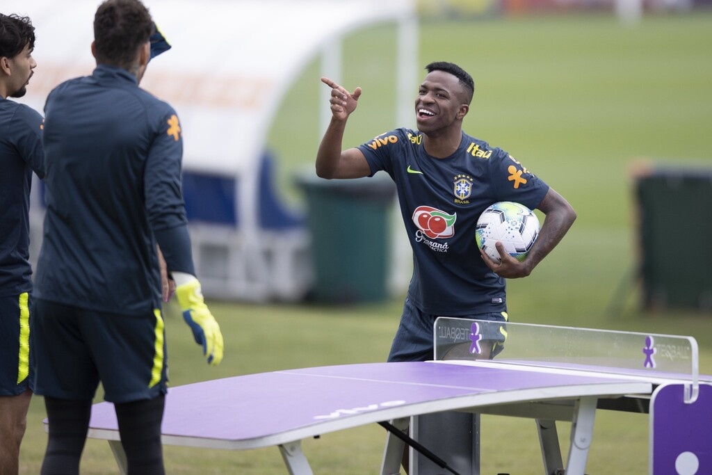 Ρεάλ Μαδρίτης: Το εντυπωσιακό τατουάζ του Βινίσιους και ο Μπομπ Μάρλει! (photos)