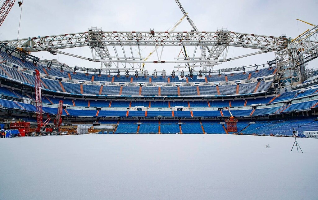 Ρεάλ Μαδρίτης: Οι εργασίες στο χιονισμένο «Σαντιάγκο Μπερναμπέου» (photos+video)