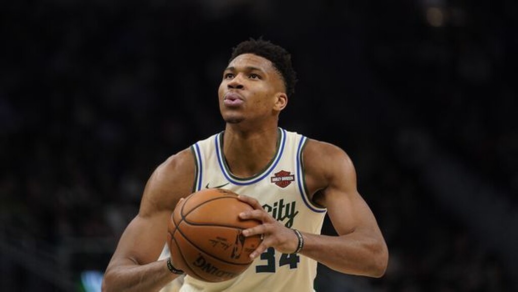 NBA: «Βομβάρδισαν» τους Μπακς οι Τζαζ (video+photos)