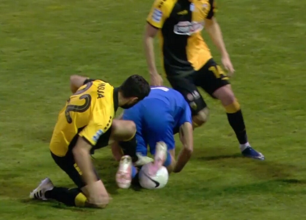 Λαμία-ΑΕΚ: Ξέφυγε ο Ινσούα - Αποβλήθηκε και την... πλήρωσε μια πόρτα (photos+video)