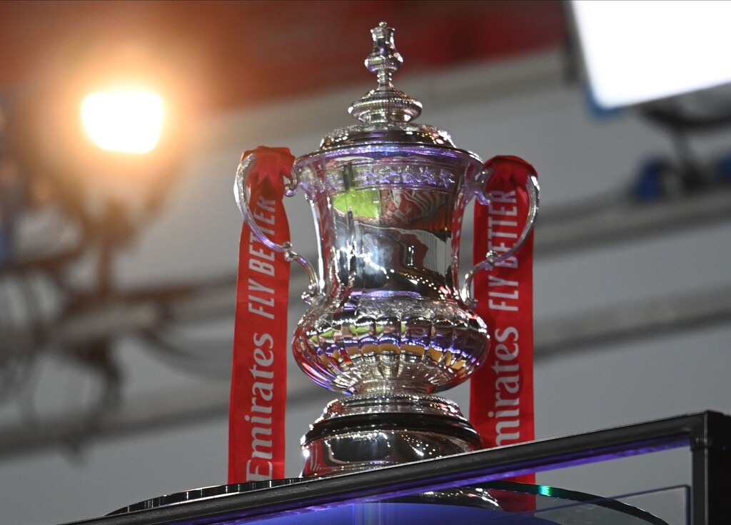 Κύπελλο Αγγλίας: «Καταιγίδα» πυροτεχνημάτων και διακοπή στο Στόκπορτ-Γουέστ Χαμ! (video+photos)