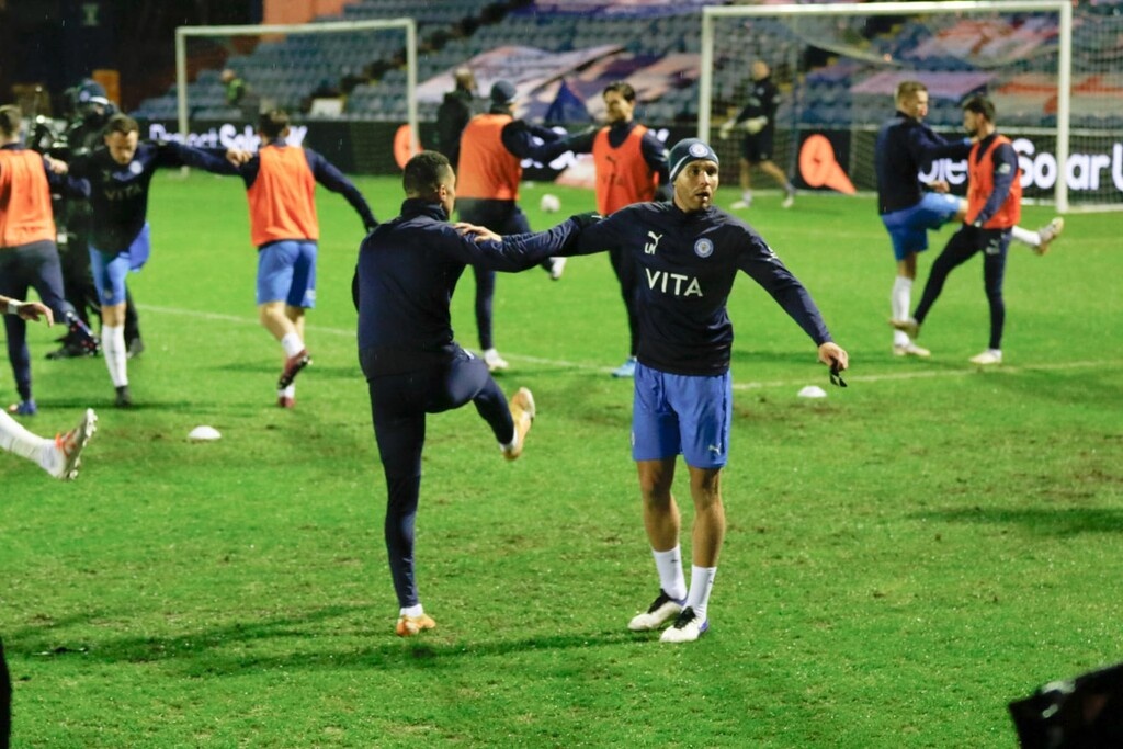 Κύπελλο Αγγλίας: «Καταιγίδα» πυροτεχνημάτων και διακοπή στο Στόκπορτ-Γουέστ Χαμ! (video+photos)