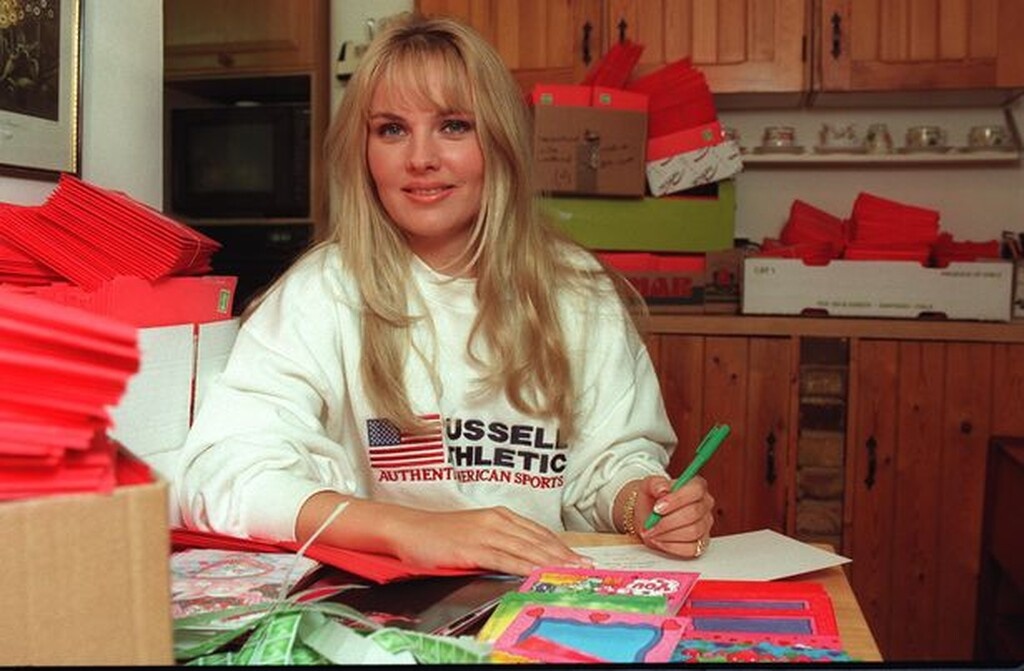 Σάλος στην Premier League: Πασίγνωστη πορνοστάρ ανέλαβε Γενική Διευθύντρια ομάδας (photos)