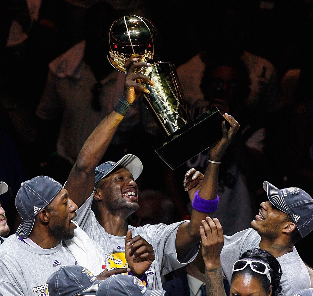 Πρωταθλητής του ΝΒΑ επιβίωσε από 12 εγκεφαλικά και 6 ανακοπές και γίνεται επαγγελματίας μποξέρ!