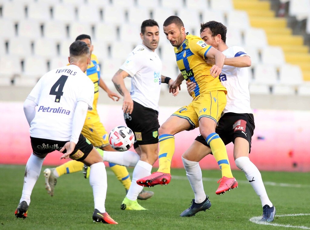 Κύπρος: Ισόπαλοι Απόλλων και Ομόνοια, «κόλλησε» στο 1-1 εντός ο ΑΠΟΕΛ (video+photos)