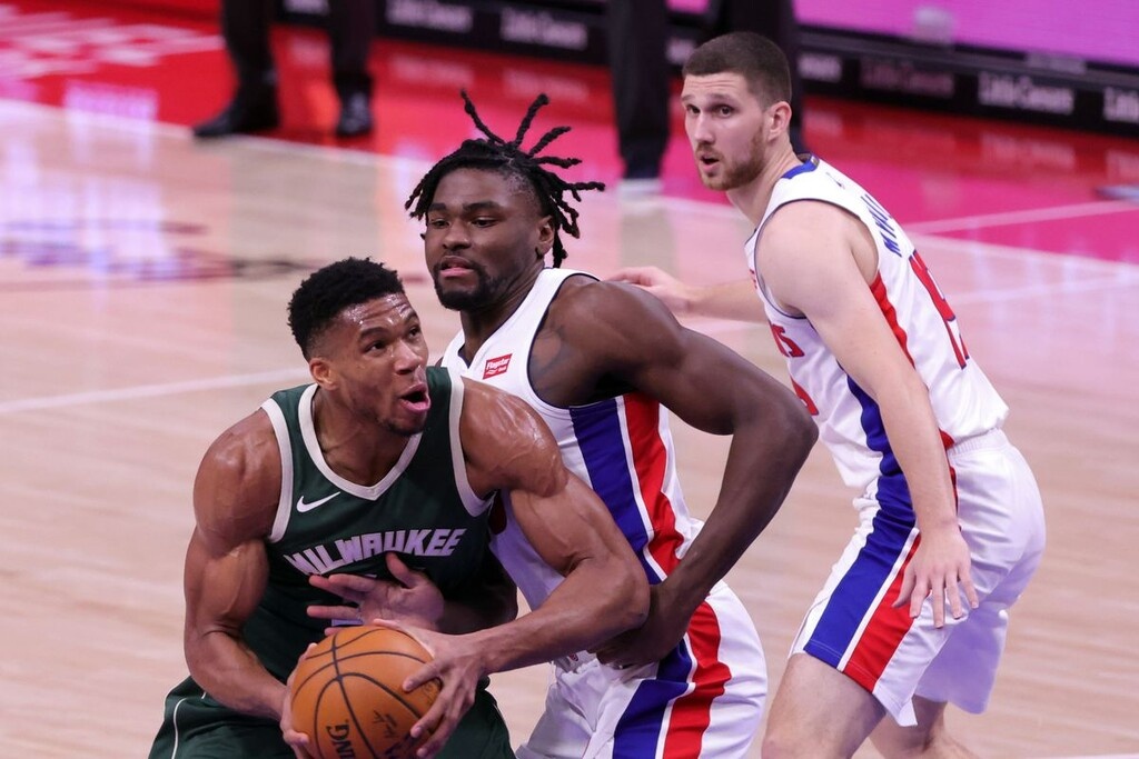 NBA: Άνετα οι Μπακς - Triple Double από Γιάννη (photos+video)