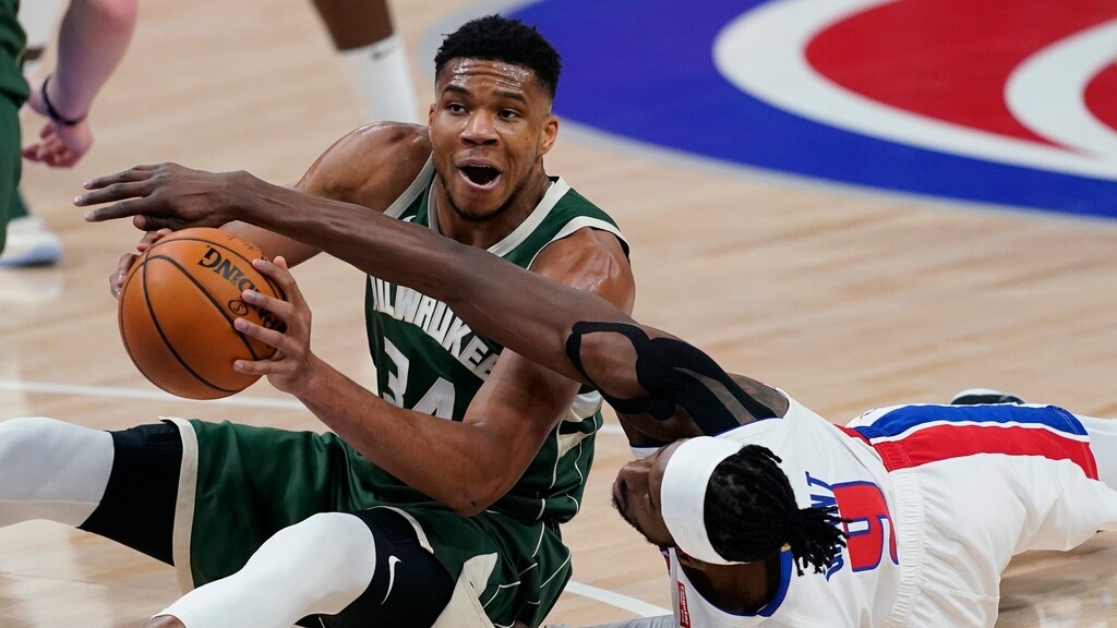 NBA: Άνετα οι Μπακς - Triple Double από Γιάννη (photos+video)