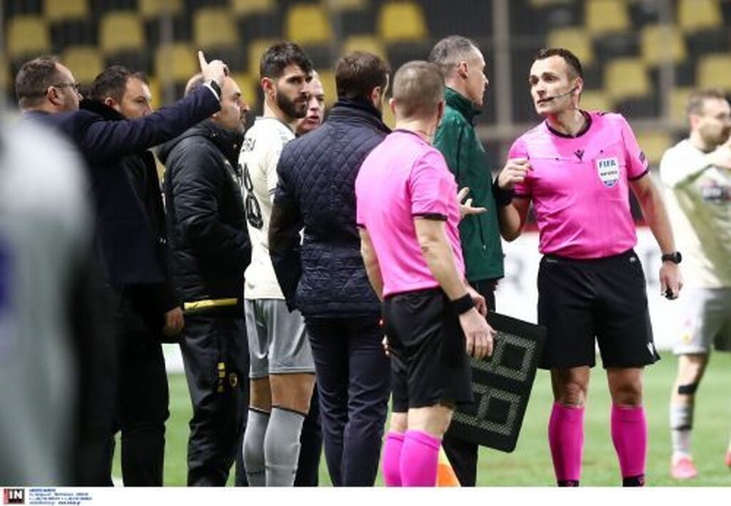 Αρης - ΑΕΚ: Χαμός με τις αλλαγές, τα… έχασε ο Κροάτης διαιτητής (photos)