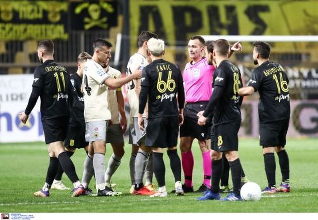 Αρης - ΑΕΚ: Χαμός με τις αλλαγές, τα… έχασε ο Κροάτης διαιτητής (photos)