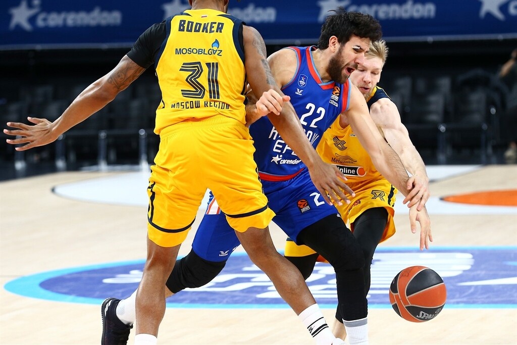 Αναντολού Εφές-Χίμκι 99-60: «Καθάρισε» με Λάρκιν από το ημίχρονο!