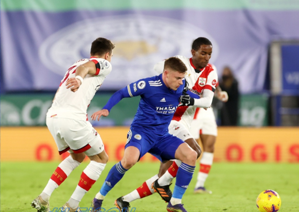 Premier League: Καλπάζει η Λέστερ, προσπέρασε τη Λίβερπουλ! (video+photos)