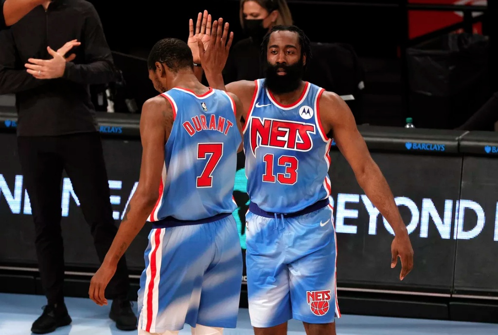 NBA: Λάμψη Χάρντεν στο ντεμπούτο του (video+photos)