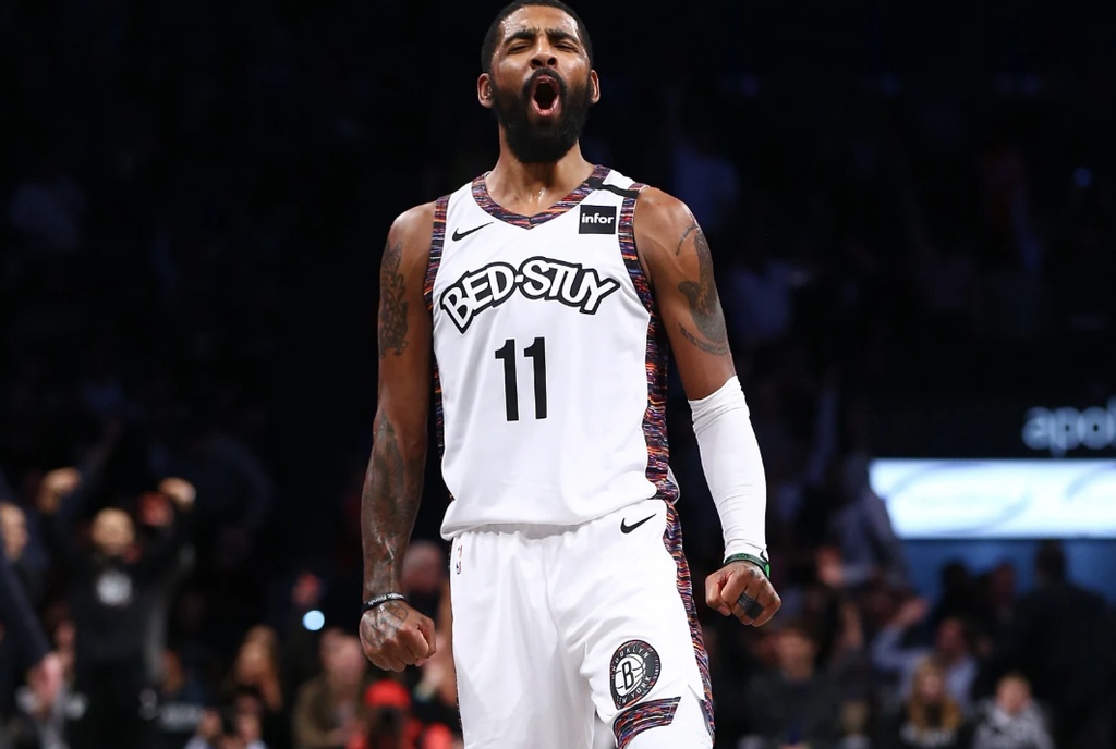 NBA: Το παλεύει για Μπακς ο Ίρβινγκ