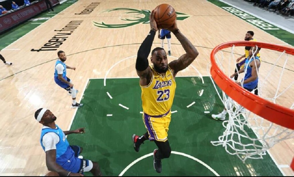 NBA: «Βασιλιάς» Λεμπρόν στο Top 5 (video)