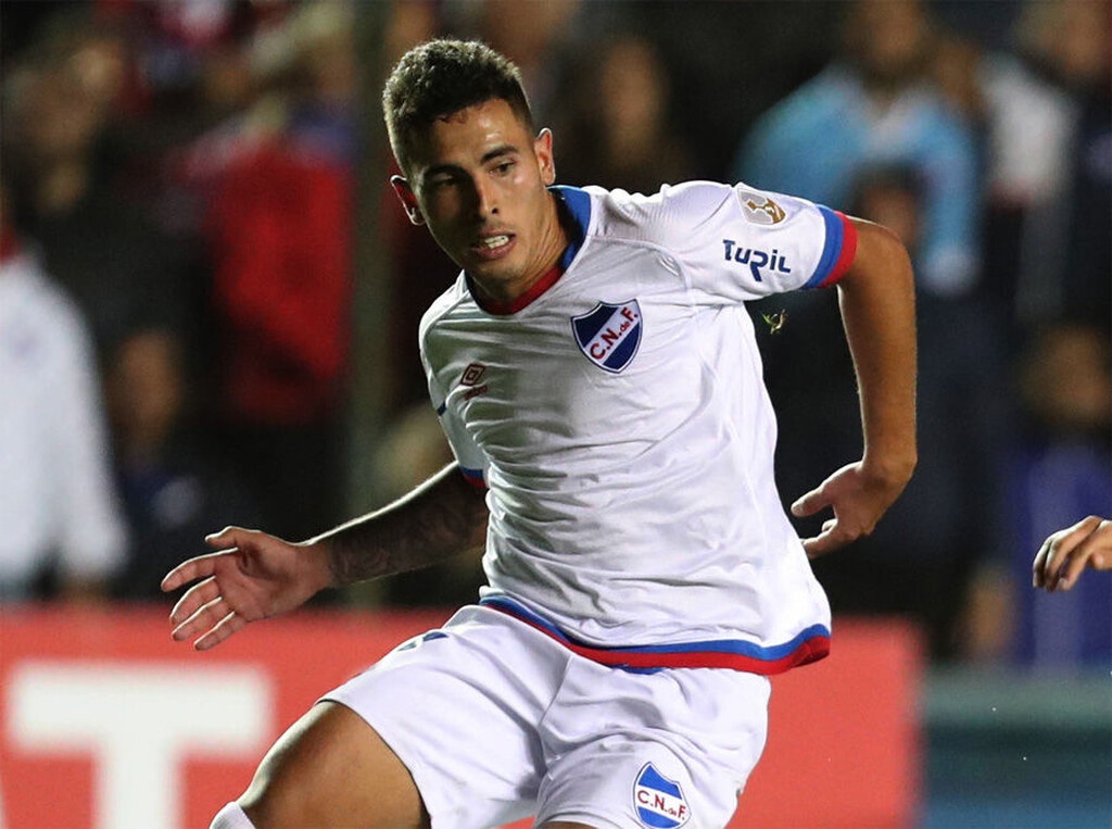 Συνολικά στην Ιταλία έχει να επιδείξει 24 συμμετοχές, με δύο γκολ και δύο ασίστ, αγωνιζόμενος στη μεσαία γραμμή.