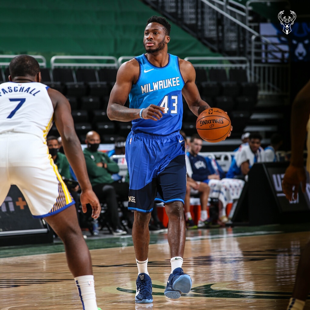 Αντετοκούνμπο: Η φάση της χρονιάς για τον Θανάση, στα... μούτρα των Ντέιβις και Γκασόλ (video)