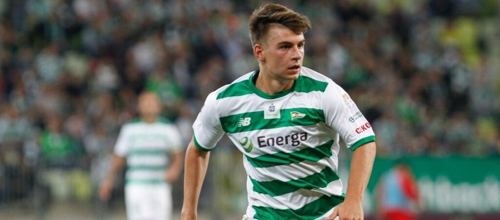 Ο Κάρολ Φίλα αποτελεί εναλλακτική λύση της ΑΕΚ για τη θέση του δεξιού μπακ. Πρόκειται για τον 22χρονο Πολωνό, που ανήκει στη Λέγκια Γκντανσκ και είναι βασικός με τις Ελπίδες της χώρας.