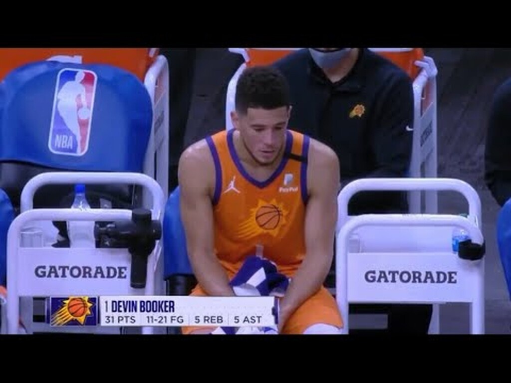 NBA: Αγωνία στους Σανς για Μπούκερ (video+photos)