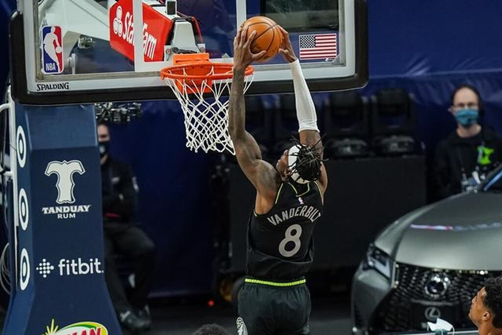NBA: Απίθανες φάσεις στο σημερινό Top-10 (video)