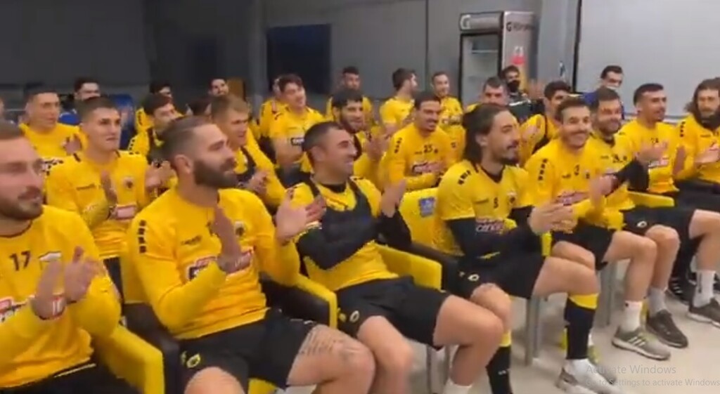 ΑΕΚ: Η τούρτα έκπληξη στον Χιμένεθ και το «έλα μωρό μου» (video)