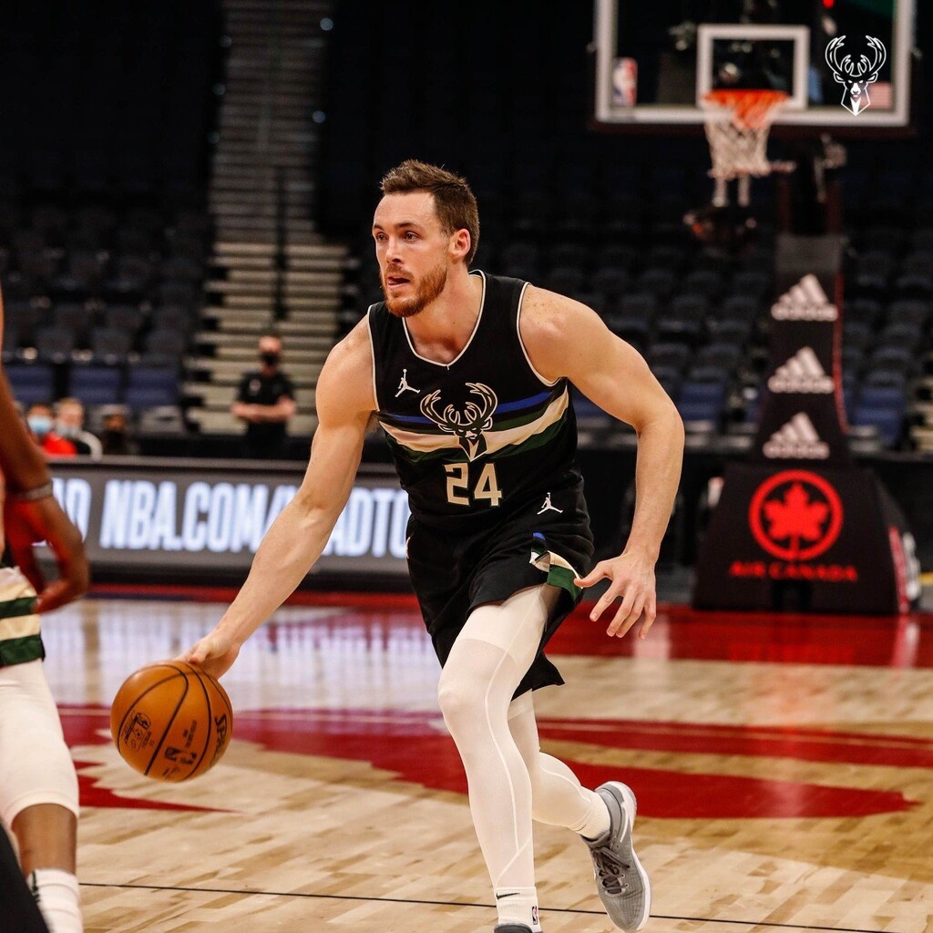 NBA: Ηγετικός Αντετοκούνμπο στη νίκη των Μπακς επί των Ράπτορς (videos)