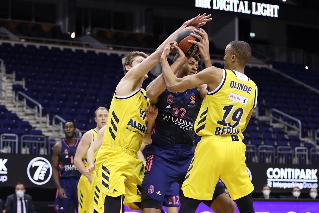 Άλμπα Βερολίνου-Ρεάλ Μαδρίτης 63-72: Έκανε τα εύκολα δύσκολα