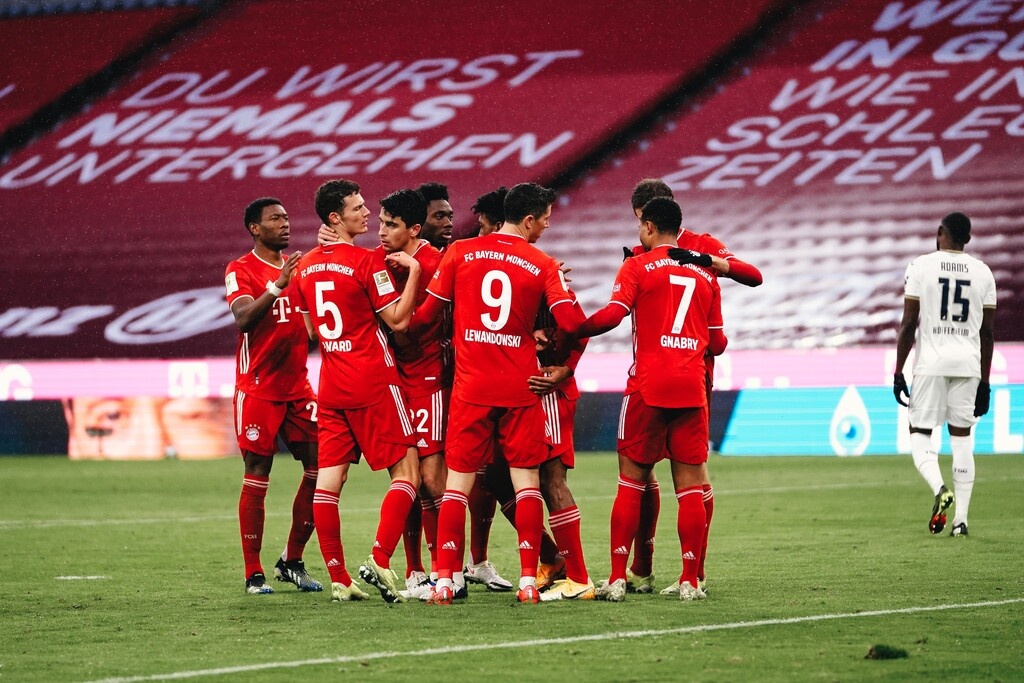Bundesliga: Σαρωτική η Μπάγερν με τεσσάρα, νίκες για Ντόρτμουντ, Άιντραχτ! (vides+photos)