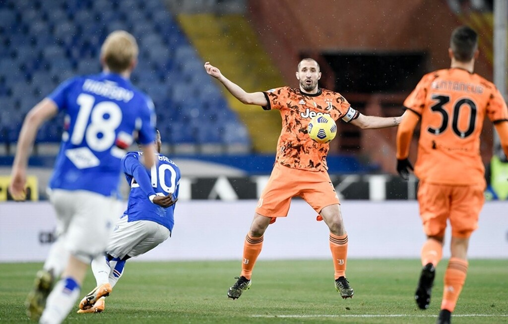 Serie A: «Πέρασε» απ’ τη Γένοβα η Γιουβέντους!