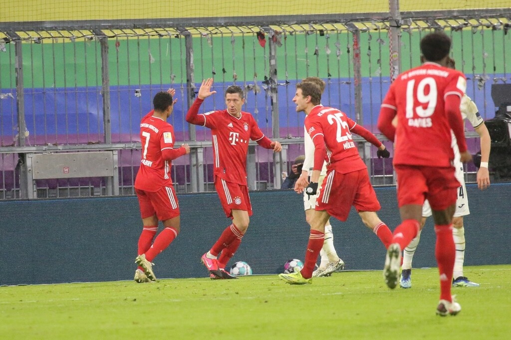Bundesliga: Σαρωτική η Μπάγερν με τεσσάρα, νίκες για Ντόρτμουντ, Άιντραχτ! (vides+photos)
