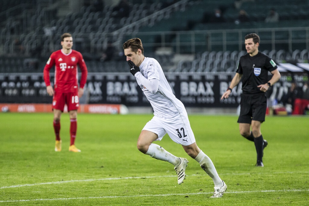 Bundesliga: Σαρωτική η Μπάγερν με τεσσάρα, νίκες για Ντόρτμουντ, Άιντραχτ! (vides+photos)